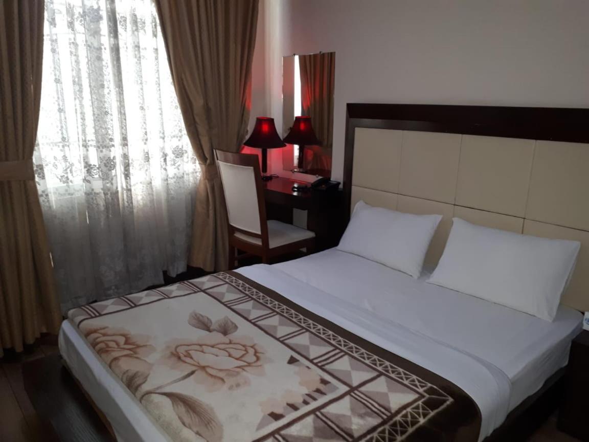 Midtown Hotel Ravalpindi Kültér fotó