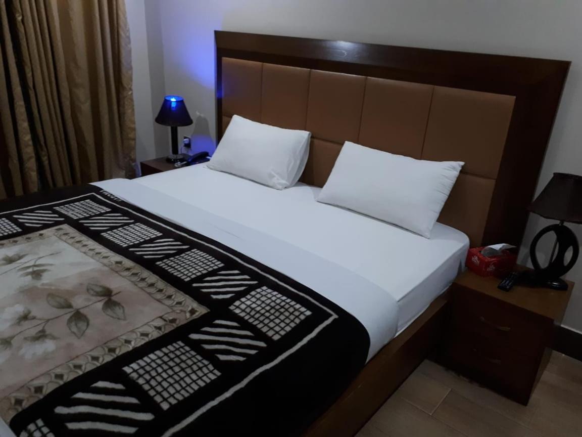 Midtown Hotel Ravalpindi Kültér fotó